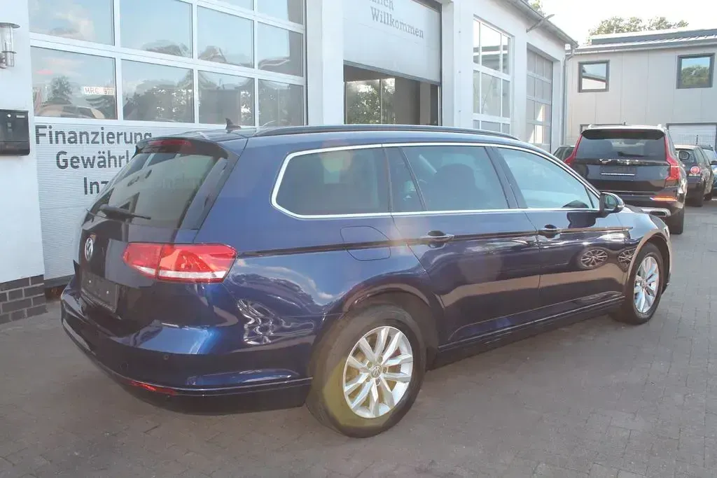 Gebraucht VW Passat Comfortline 150 PS (110 kW) 2019 Atlantic blue Kombi