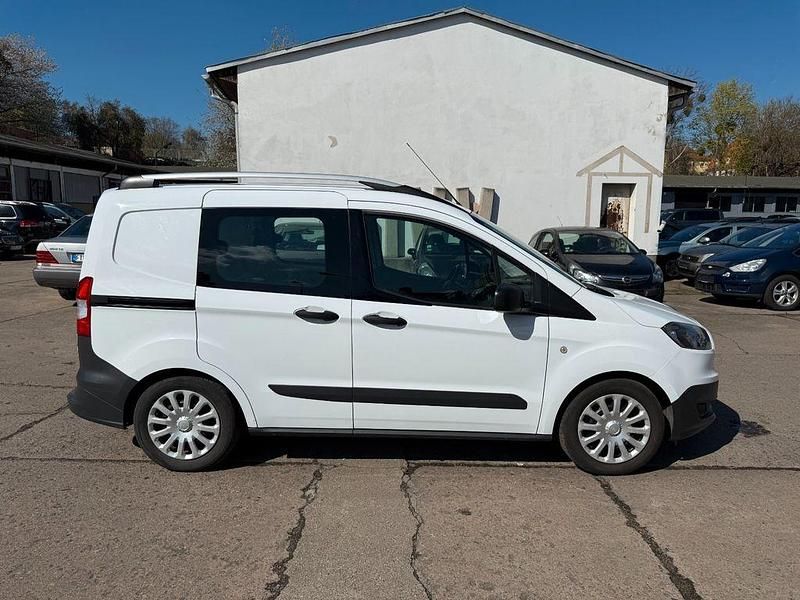 Gebraucht Ford Tourneo Courier 101 PS (74 kW) 2015 Weiß Van / Kleinbus