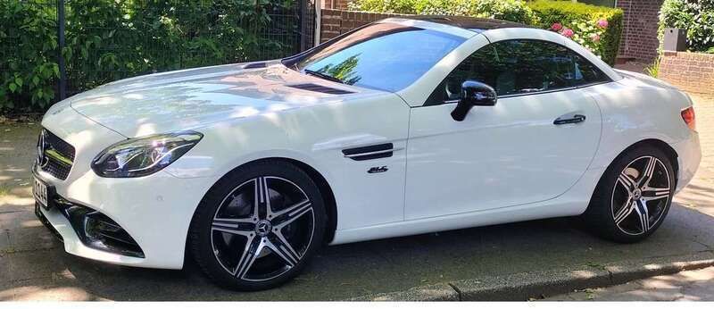 Weiß Gebraucht 2020 Mercedes SLC200 Edition Cabrio | 42.995 € (Teuer) - Bild 1/4