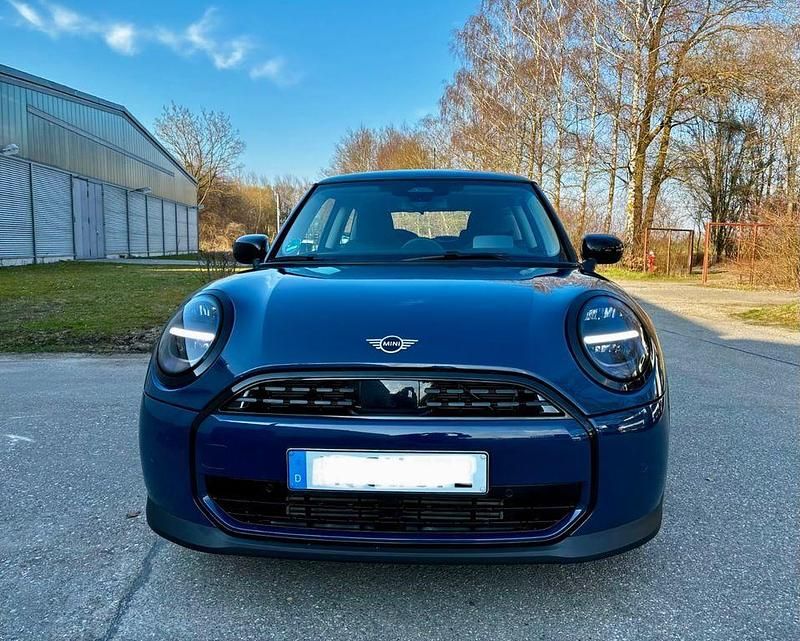Gebraucht Mini Cooper Essential 114 kW (156 PS) 2025 Blau Kleinwagen