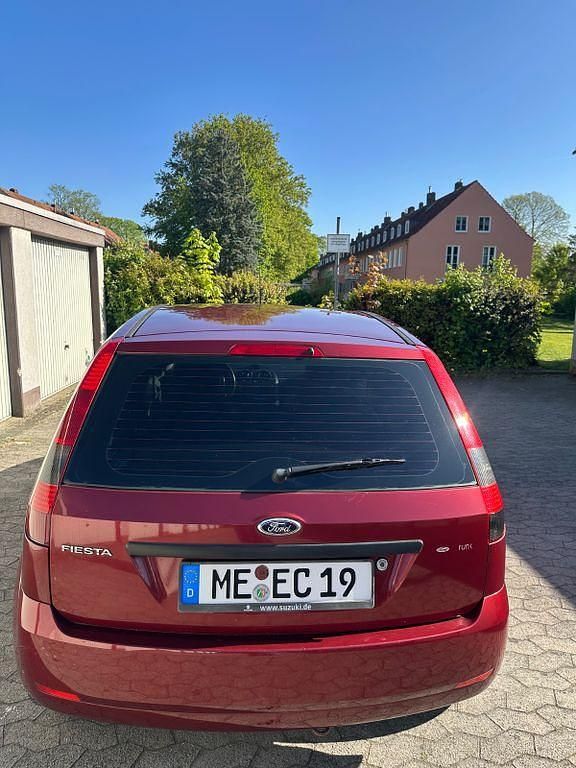 Usata Ford Fiesta 80 CV (58 kW) 2002 Rosso Utilitaria