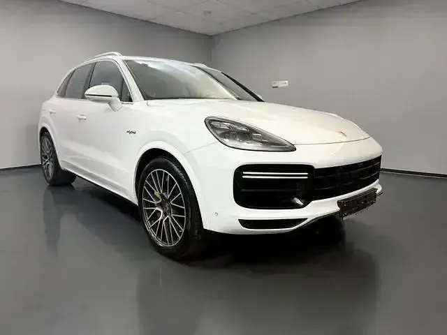 Gebraucht Porsche Cayenne Turbo S E-Hybrid 680 PS (500 kW) 2022 Weiß SUV