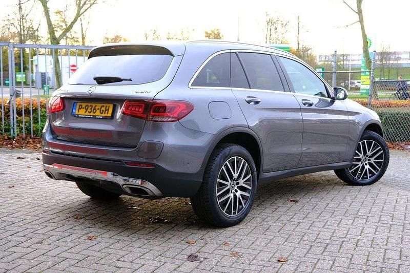 Gebraucht Mercedes GLC300e Business 194 PS (142 kW) 2022 Grau SUV