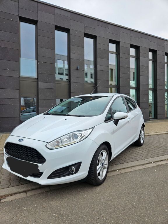 Weiß Gebraucht 2016 Ford Fiesta SYNC Edition Kleinwagen | 8.500 € (Fairer Preis) - Bild 1/4