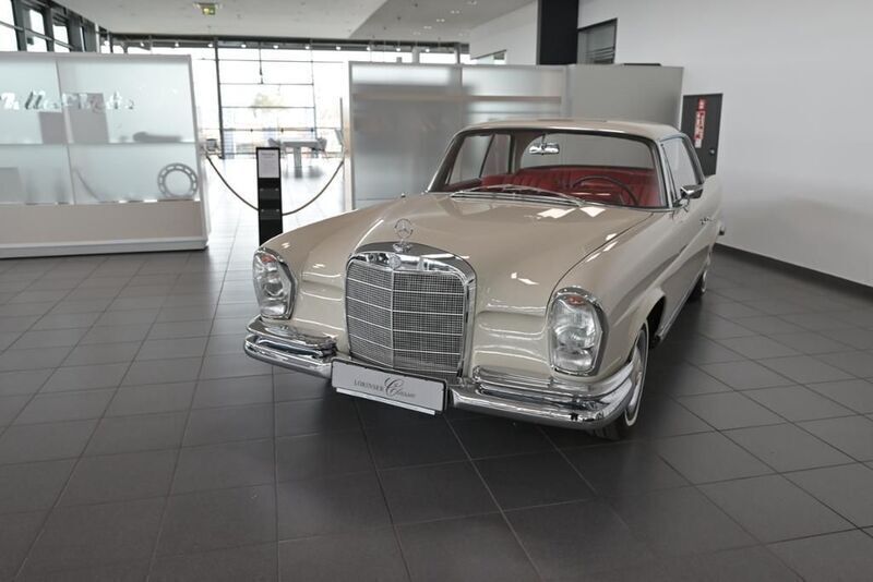 Grauweiss (ähnlich ral 90 Gebraucht 1966 Mercedes 250 SE Coupé | 99.500 € - Bild 1/4