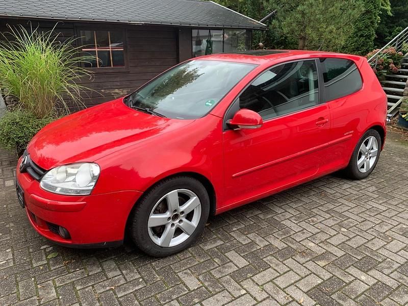 Rot Gebraucht 2008 VW Golf V Kleinwagen | 3.499 € - Bild 1/4