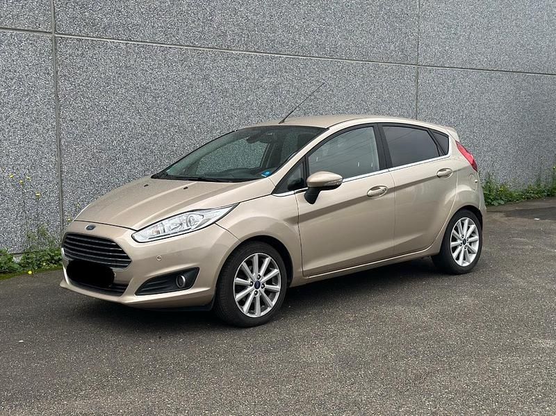 Beige Gebraucht 2016 Ford Fiesta Titanium X Kleinwagen | 6.000 € (Fairer Preis) - Bild 1/4