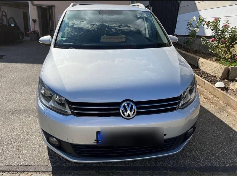 Grau Gebraucht 2011 VW Touran Comfortline Van / Kleinbus | 7.450 € (Fairer Preis) - Bild 1/4