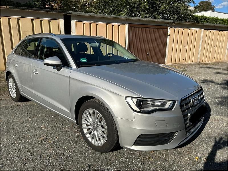 Gebraucht Audi A3 105 PS (77 kW) 2014 Silber Limousine