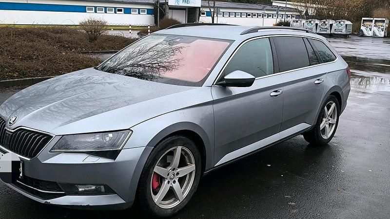 Gebraucht Skoda Superb 150 PS (110 kW) 2015 Grau Kombi