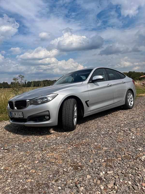 Grau Gebraucht 2016 BMW 318 Gran Turismo Limousine | 10.500 € (Fairer Preis) - Bild 1/4