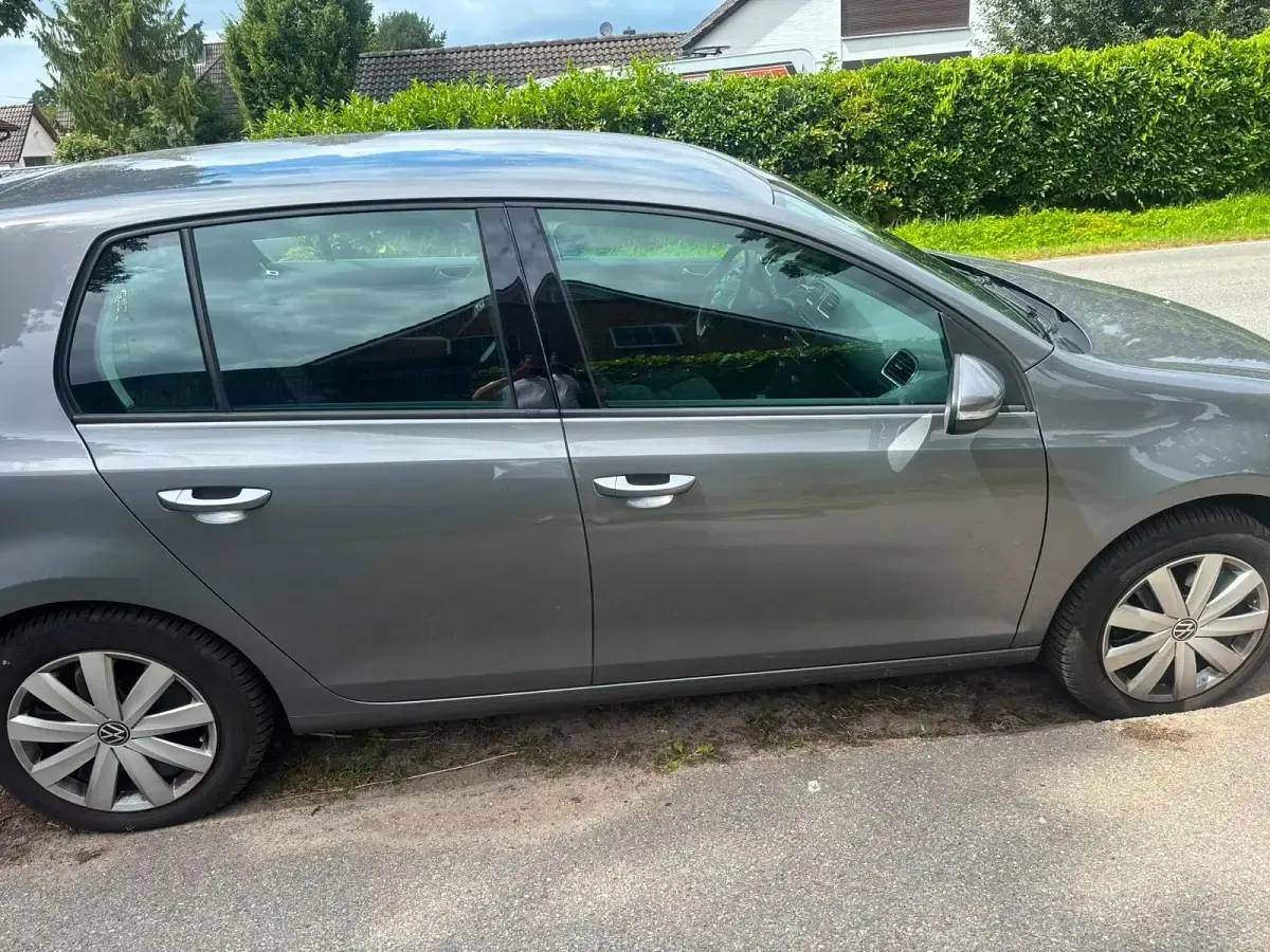 Gebraucht VW Golf VI 105 PS (77 kW) 2010 Grau Kleinwagen