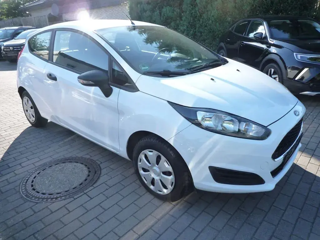 Gebraucht Ford Fiesta Ambiente 60 PS (44 kW) 2017 Weiß Kleinwagen