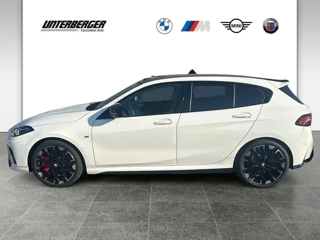 Gebraucht BMW M135 Performance 300 PS (220 kW) 2025 Alpinweiß uni Kleinwagen