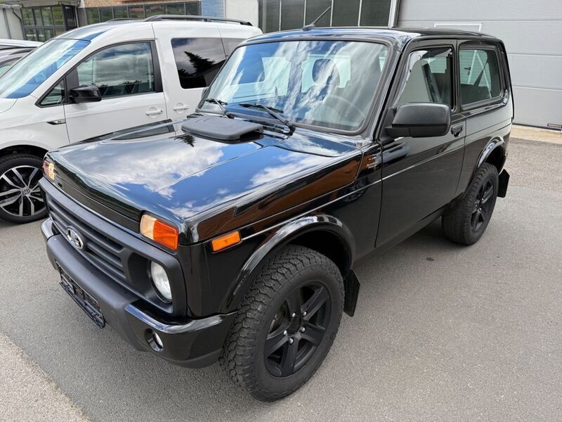 Schwarz Gebraucht 2022 Lada niva SUV | 15.590 € (Fairer Preis) - Bild 1/4