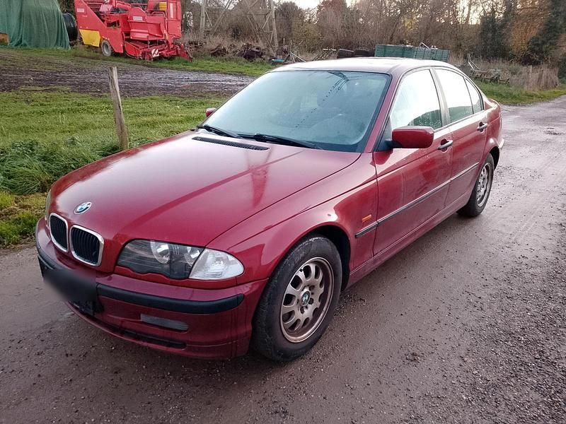 Rot Gebraucht 1998 BMW 318 Limousine | 1.000 € (Superpreis) - Bild 1/4