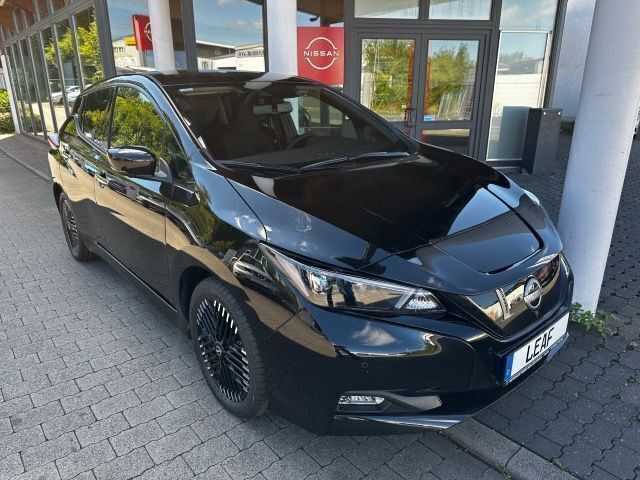 Black (m) Neu 2024 Nissan Leaf N-Connecta Kleinwagen | 28.390 € (Teuer) - Bild 1/4