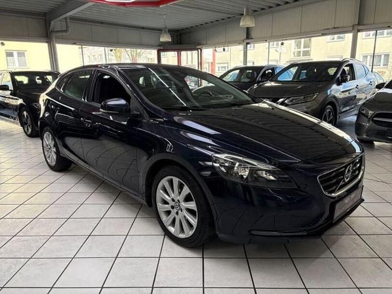 Gebraucht Volvo V40 You! 122 PS (89 kW) 2015 Blau Limousine