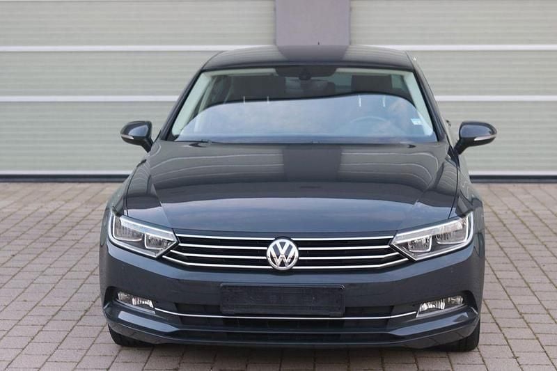 Gebraucht VW Passat Comfortline 150 PS (110 kW) 2016 Grau Limousine