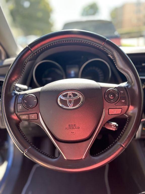 Blau Gebraucht 2018 Toyota Auris Hybrid Comfort Limousine | 14.300 € (Fairer Preis) - Bild 1/4