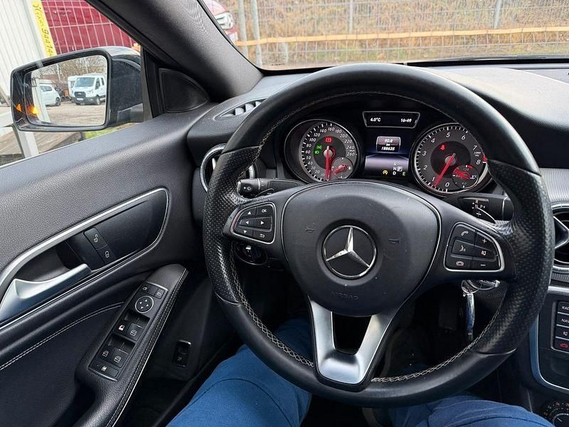 Gebraucht Mercedes CLA200 Urban 156 PS (114 kW) 2014 Schwarz Limousine