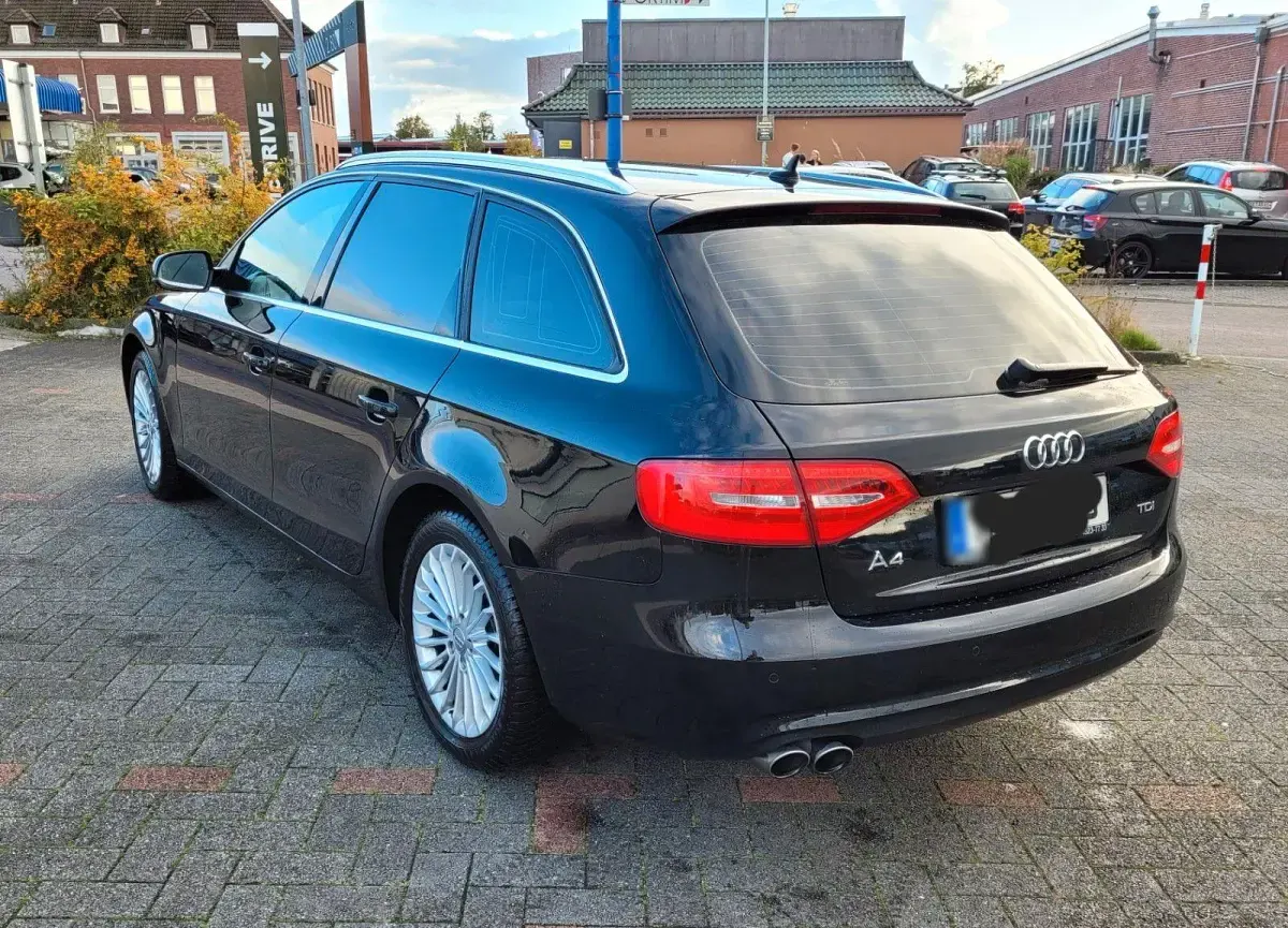 Gebraucht Audi A4 Ambiente 150 PS (110 kW) 2015 Schwarz Kombi