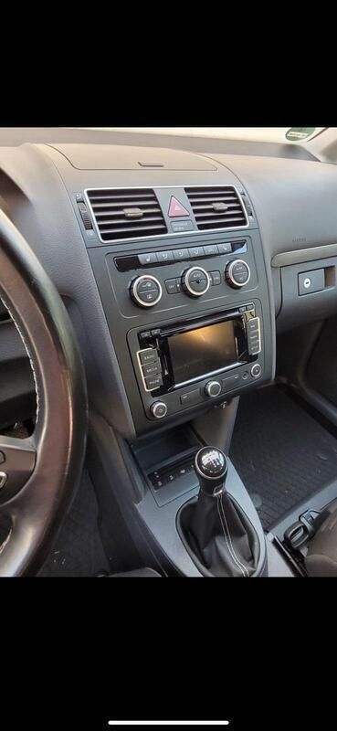 Grau Gebraucht 2014 VW Touran Van / Kleinbus | 9.350 € (Fairer Preis) - Bild 1/4