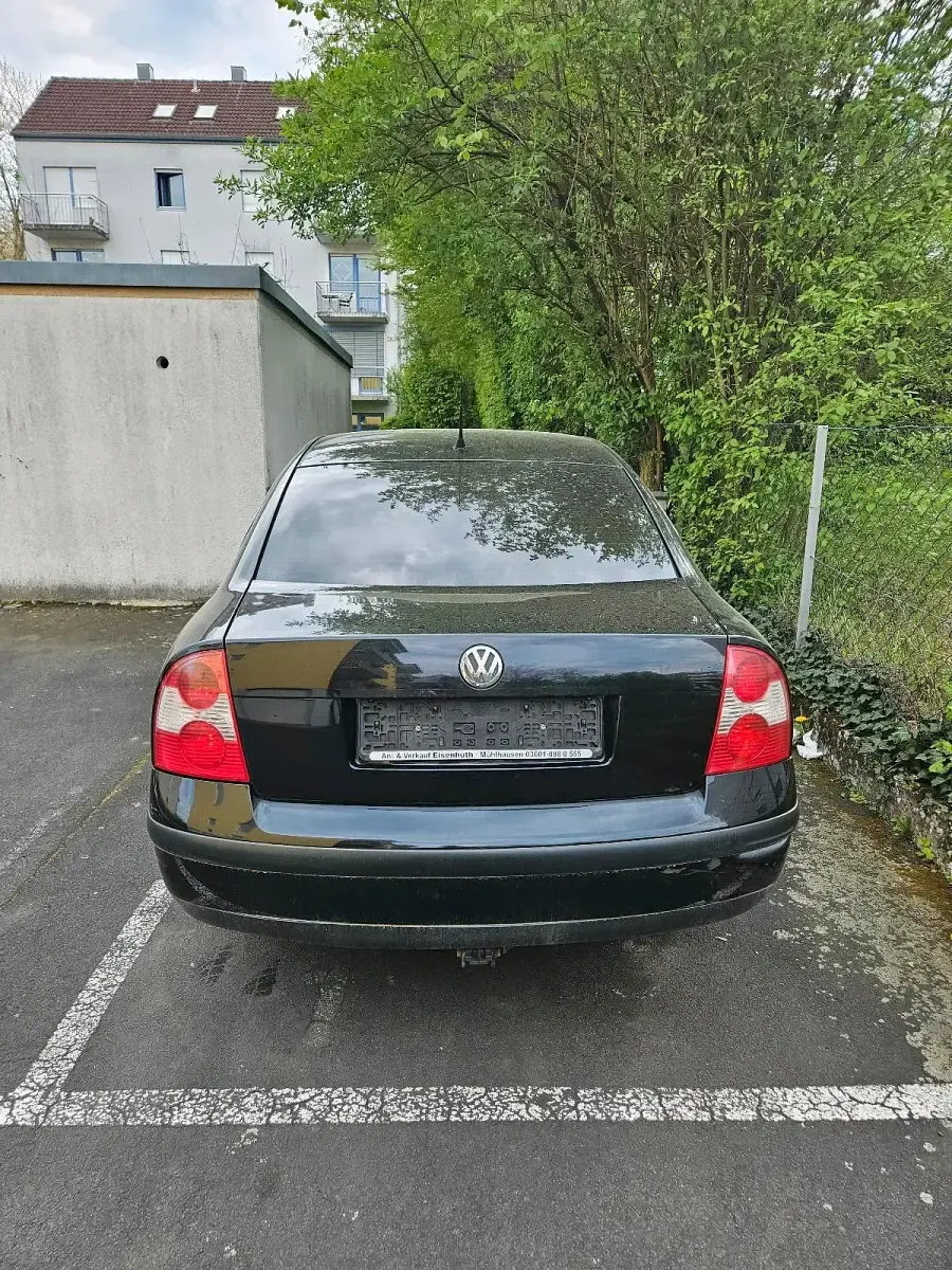 Gebraucht VW Passat 101 PS (74 kW) 2001 Schwarz Limousine