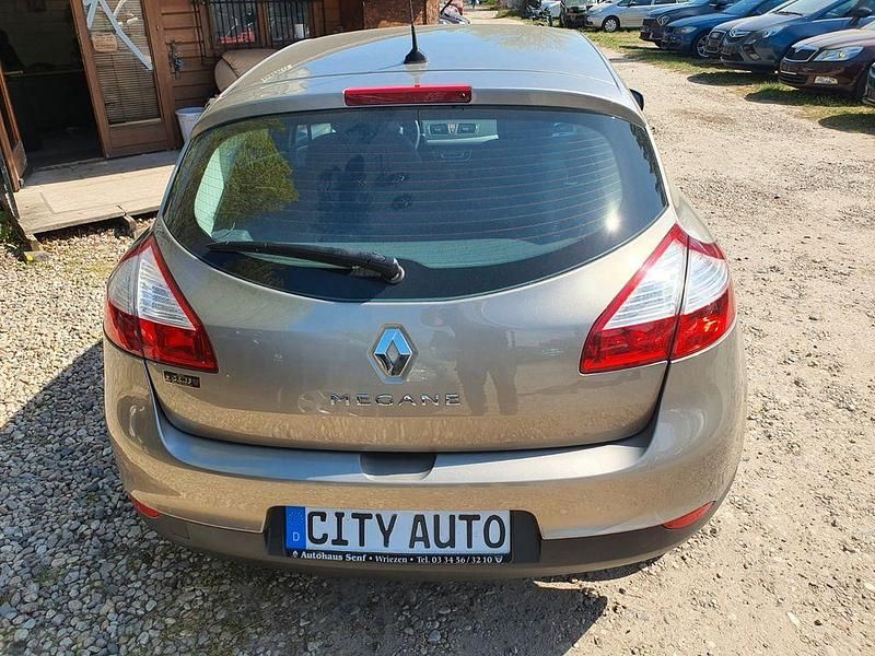 Gebraucht Renault Mégane Dynamique 110 PS (80 kW) 2010 Gold Limousine