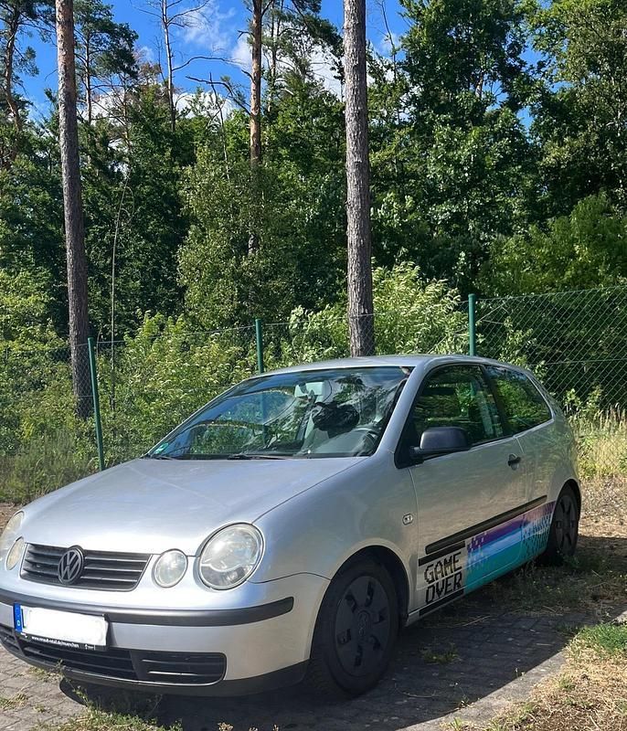 Grau Gebraucht 2003 VW Polo Limousine | 2.250 € - Bild 1/4