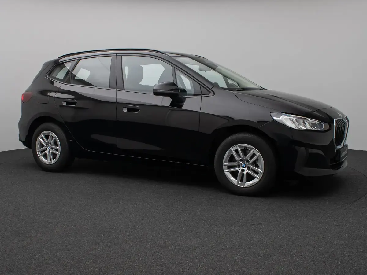 Gebraucht BMW 216 Active Tourer Shadowline 122 PS (89 kW) 2025 Schwarz Van / Kleinbus