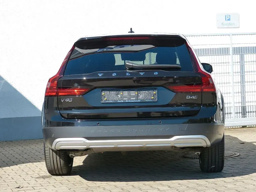Gebraucht Volvo V90 CC Plus 197 PS (144 kW) 2024 Schwarz Kombi