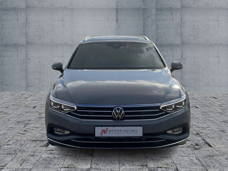 Gebraucht VW Passat Elegance 150 PS (110 kW) 2023 Mondsteingrau Kombi