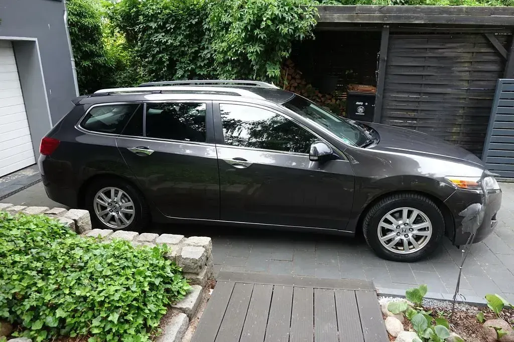 Gebraucht Honda Accord Elegance 150 PS (110 kW) 2010 Grau Kombi