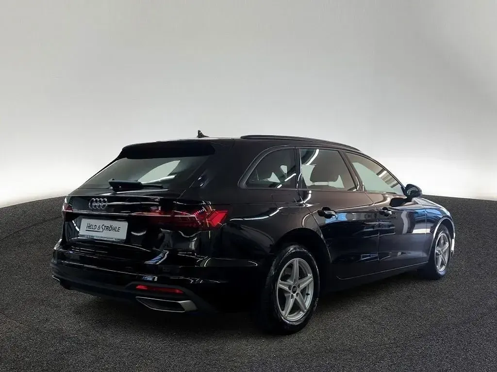 Gebraucht Audi A4 Ambiente 163 PS (119 kW) 2023 Brillantschwarz Kombi