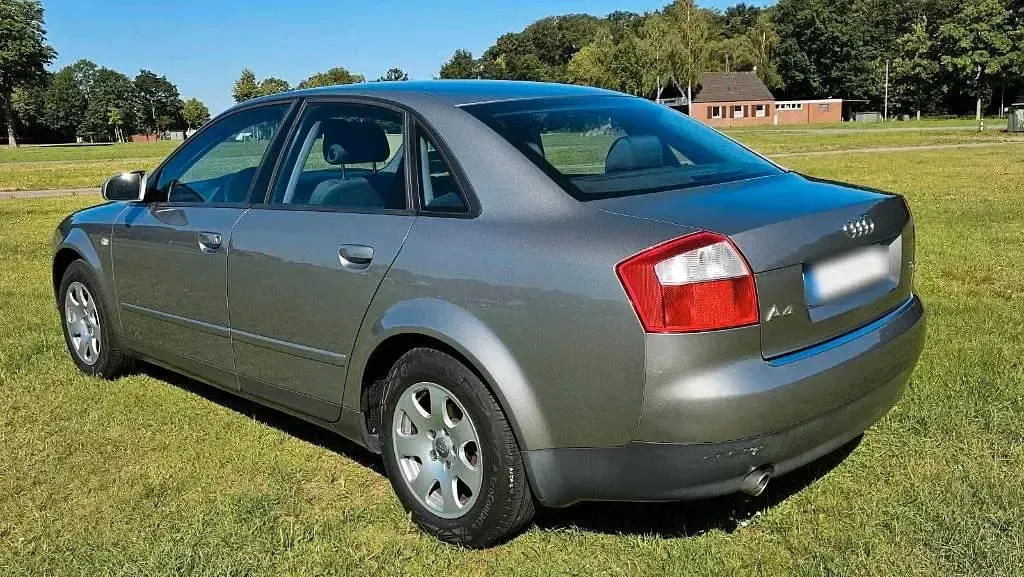 Gebraucht Audi A4 Basis 102 PS (75 kW) 2002 Silber Limousine