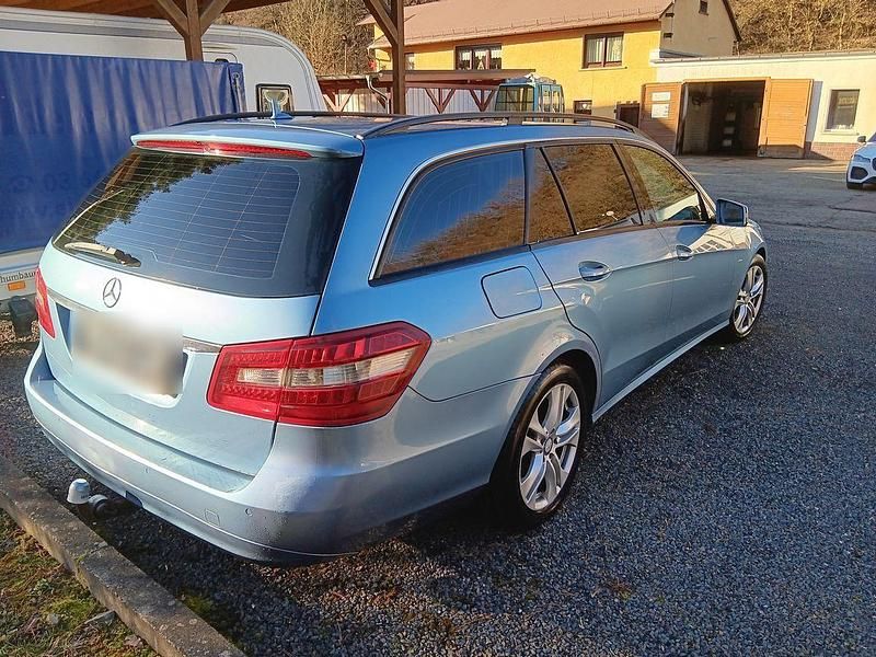 Gebraucht Mercedes 200 131 PS (96 kW) 2010 Blau Kombi