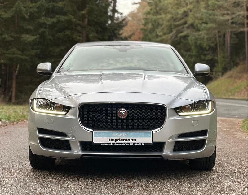 Gebraucht Jaguar XE Portfolio 179 PS (131 kW) 2016 Silber Limousine