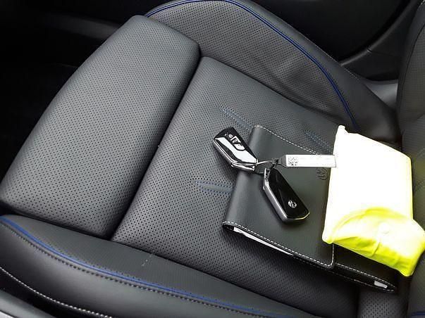 Gebraucht VW Passat R-line 177 PS (130 kW) 2025 Oyster silver metallic (metallic) Kombi