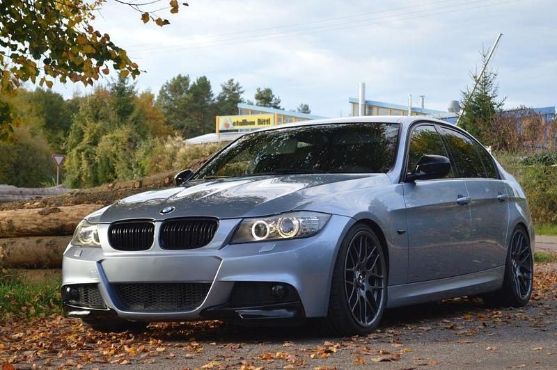 Blau Gebraucht 2010 BMW 325 M Sport Limousine | 12.000 € - Bild 1/4