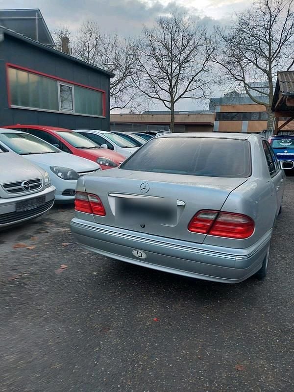 Gebraucht Mercedes 240 160 PS (117 kW) 2002 Silber Limousine