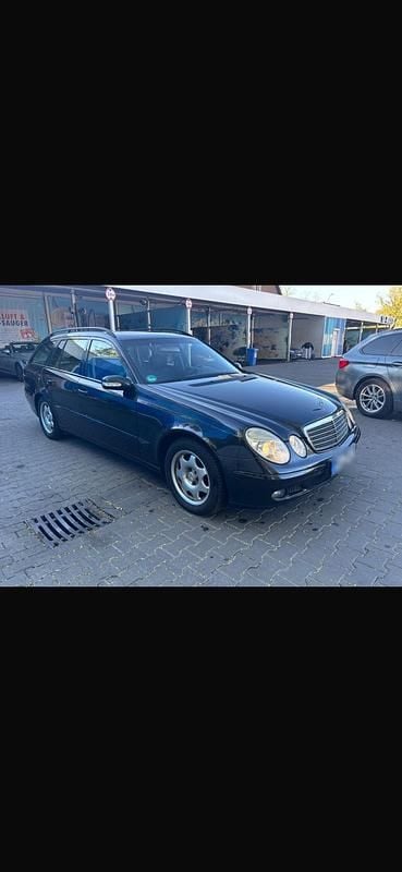 Second-hand Mercedes E220 150 CP (110 kW) 2004 Negru Break