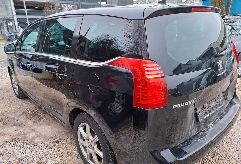 Schwarz Gebraucht 2010 Peugeot 5008 Platinum Van / Kleinbus | 1.950 € (Superpreis) - Bild 1/4