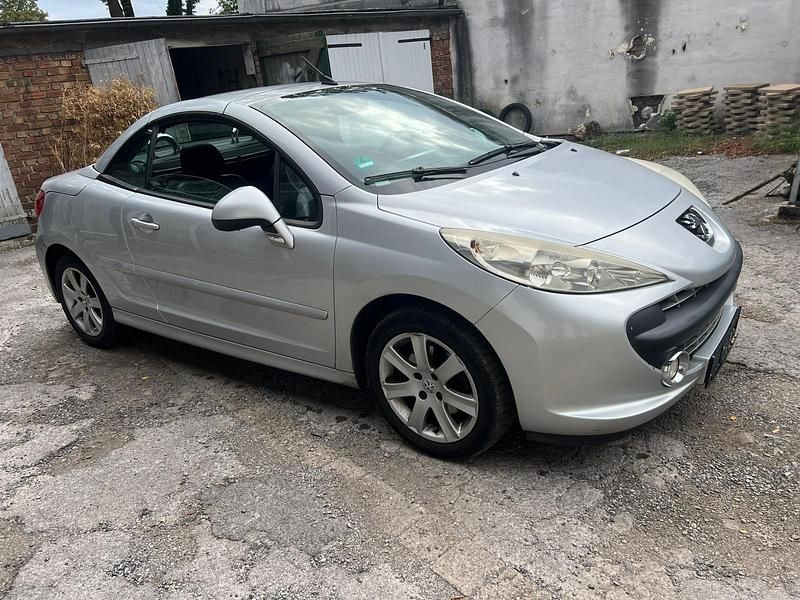 Silber Gebraucht 2009 Peugeot 207 CC Cabrio | 1.500 € - Bild 1/4