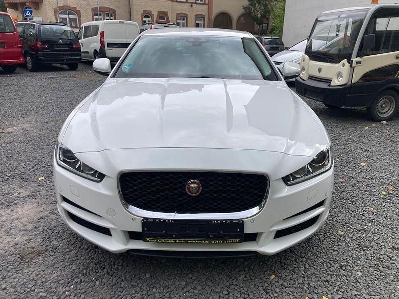 Gebraucht Jaguar XE Prestige 179 PS (131 kW) 2016 Weiß Limousine