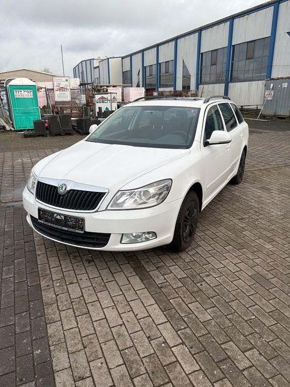Gebraucht Skoda Octavia 140 PS (102 kW) 2011 Weiß Kombi
