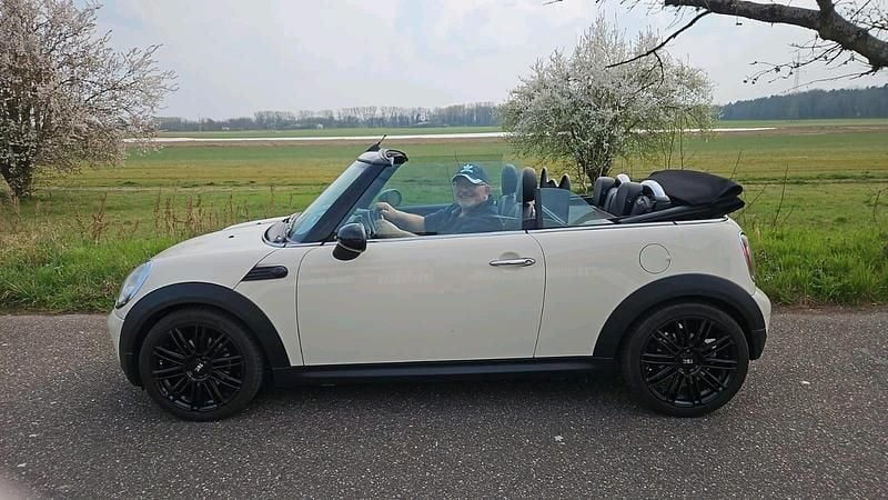 Gebraucht Mini Cooper Cabriolet 122 PS (89 kW) 2009 Beige Cabrio