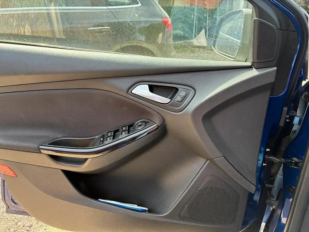 Gebraucht Ford Focus 125 PS (91 kW) 2018 Blau Limousine