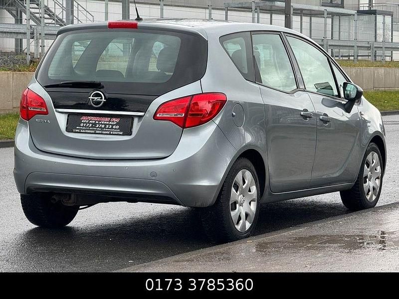 Gebraucht Opel Meriva Edition 101 PS (74 kW) 2014 Silber Van / Kleinbus