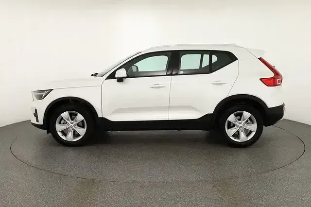 Neu Volvo XC40 163 PS (119 kW) 2025 Weiß SUV